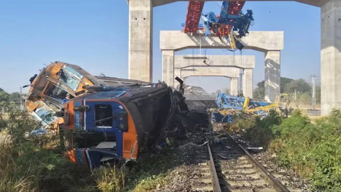 थाईलैंड में दर्दनाक हादसा, ट्रेन पर गिरी क्रेन; 22 लोगों की मौत और 30 घायल