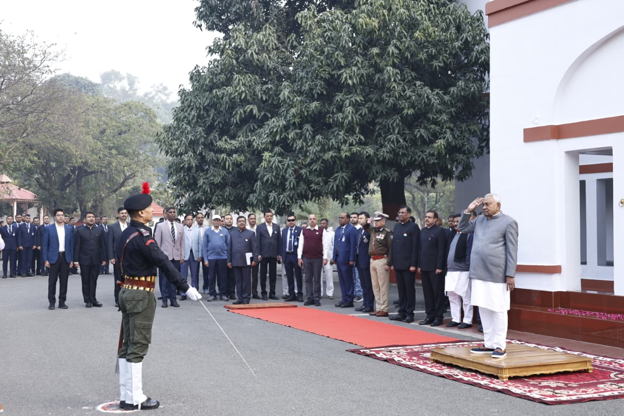 मुख्यमंत्री नीतीश कुमार ने एक अणे मार्ग पर किया ध्वजारोहण …………