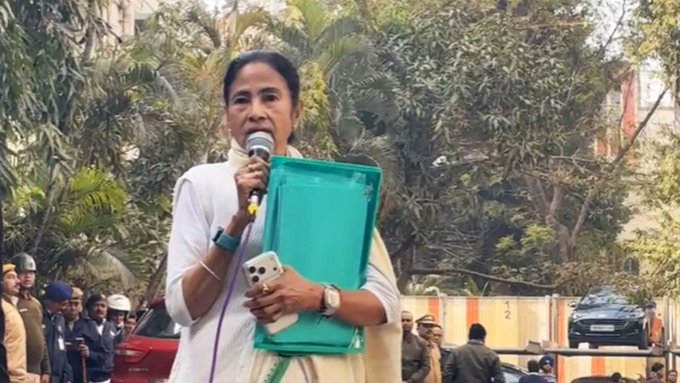 बंगाल में ममता का ‘लाल’ वाला हाल…