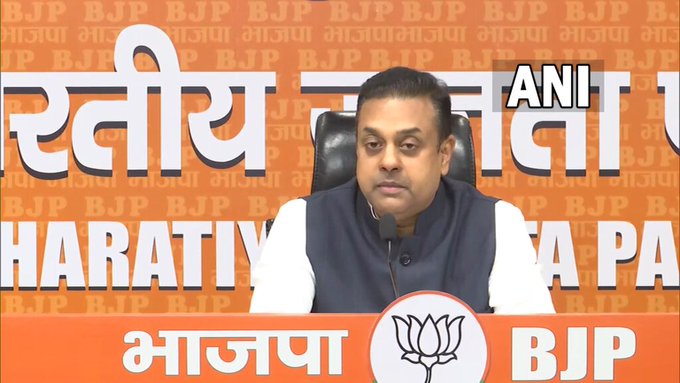 टॉप लेस, ब्रेनलेस और शेमलेस’……..