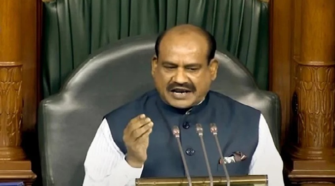 लोकसभा में 8 विपक्षी सांसदों का निलंबन हटा, स्पीकर पर कागज फेंकने पर हुए थे सस्पेंड, स्पीकर ने पढ़ाया अनुशासन का पाठ