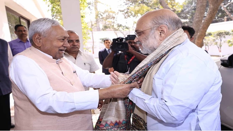 क्या तेजस्वी के कमजोर होने से मजबूर हुए नीतीश………….