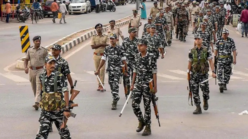 चुनाव पश्चिम बंगाल में पर अलर्ट बिहार में…………….