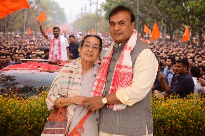 असम सीएम हिमंत बिस्वा सरमा ने नॉमिनेशन भरा, माँ से लिया आशीर्वाद ,पत्नी-बेटे साथ किया रोड शो…………..
