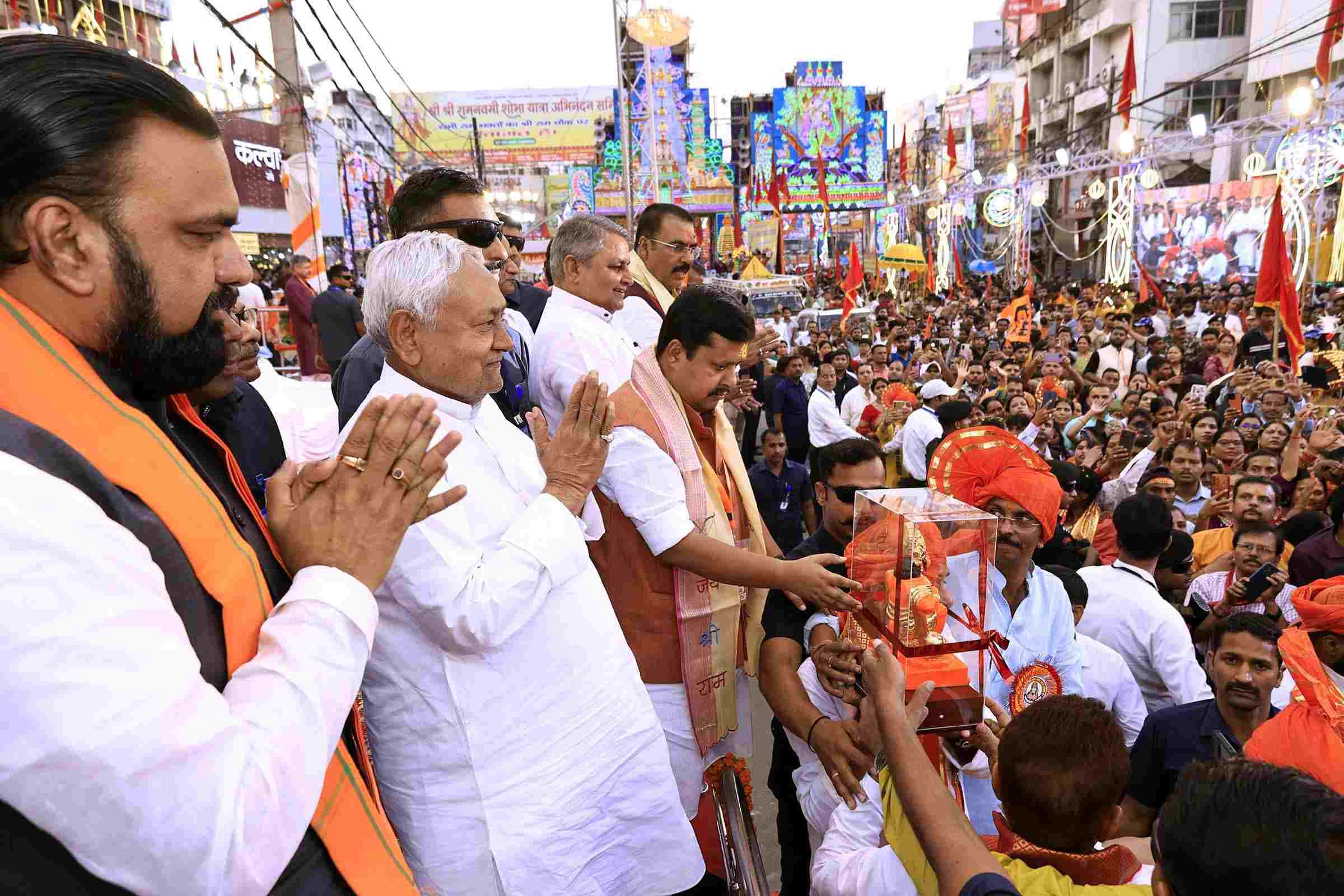 आस्था का उमड़ा सागर , राममय हुआ पटना……………….