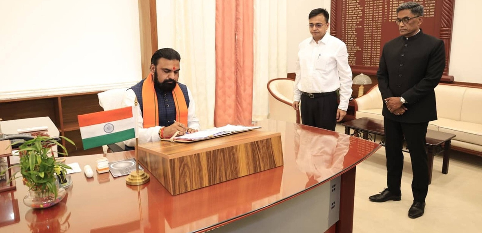 बिहार सरकार ने युवाओं  के लिए 1.72 लाख पदों पर सरकारी नौकरी का रखा लक्ष्य ……………