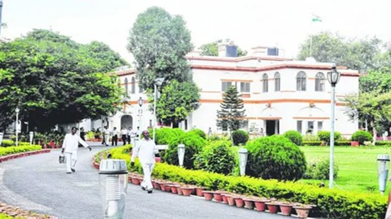 पटना सीएम हाउस में बैठकों का दौर जारी