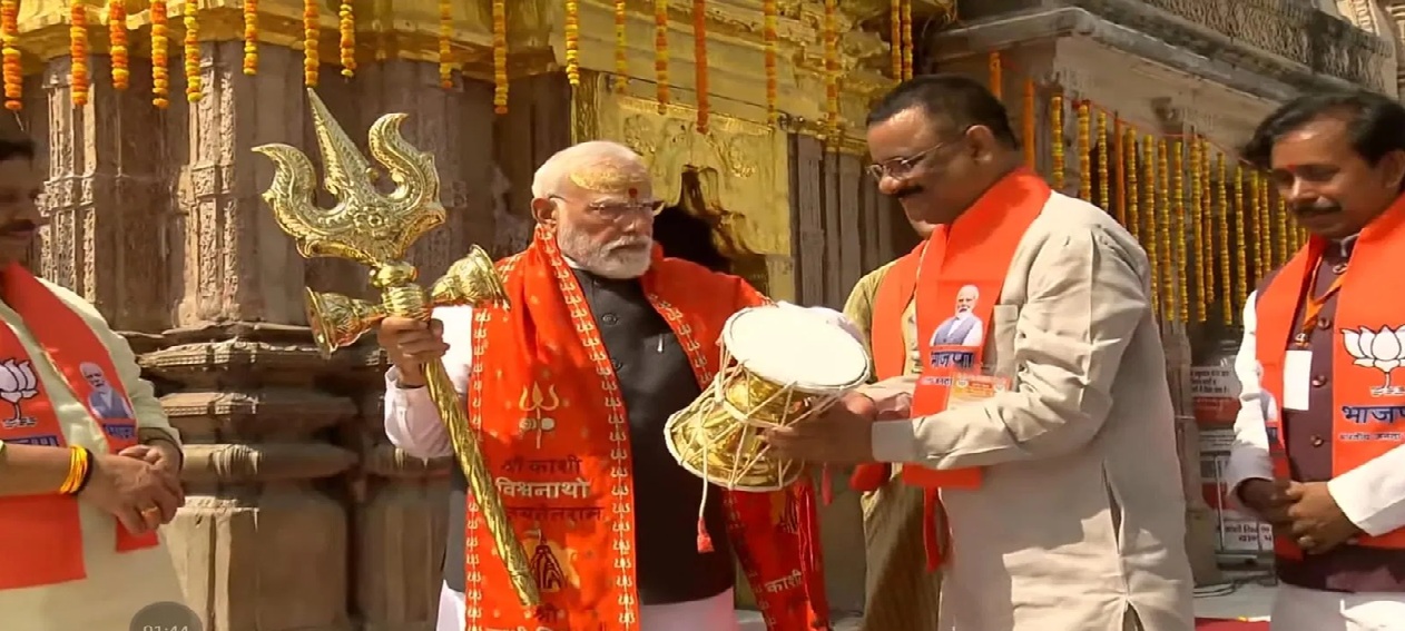 वोटिंग के दिन तीर्थ स्थल क्यों पहुंचते है मोदी…….