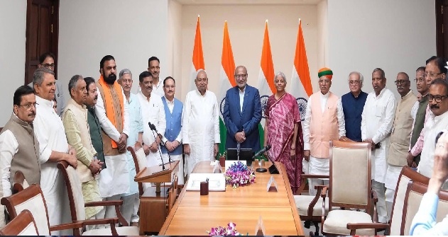 नीतीश को अकेले क्यों दिलाई गई शपथ !
