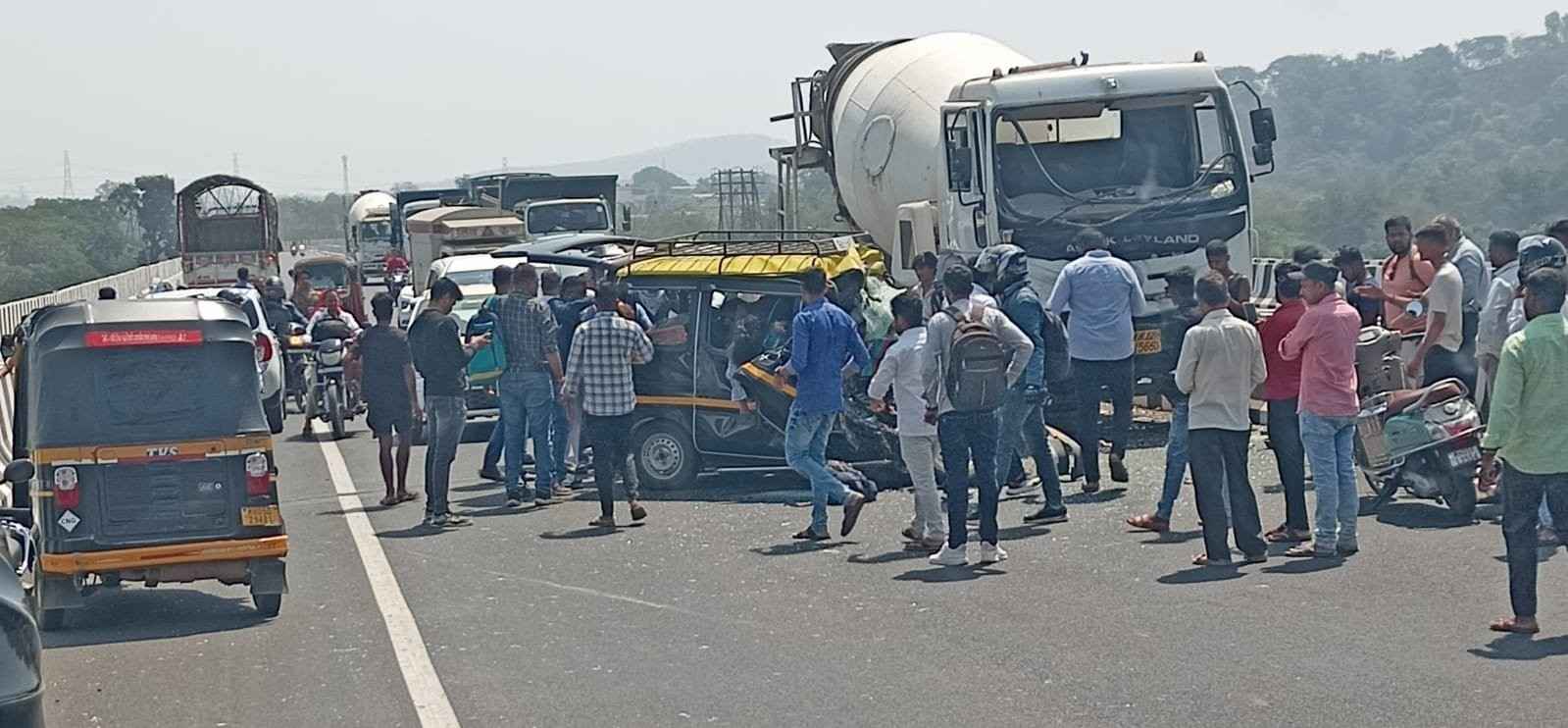 ठाणे में 11 की मौत, दो लोग घायल
