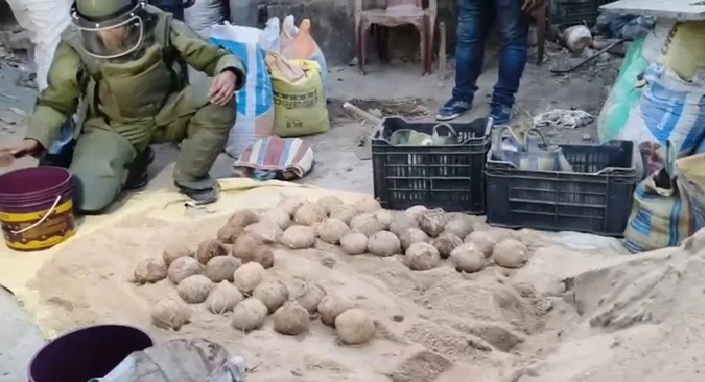 बंगाल में वोटिंग से पहले कई जिलों में चुनाव आयोग की छापेमारी….