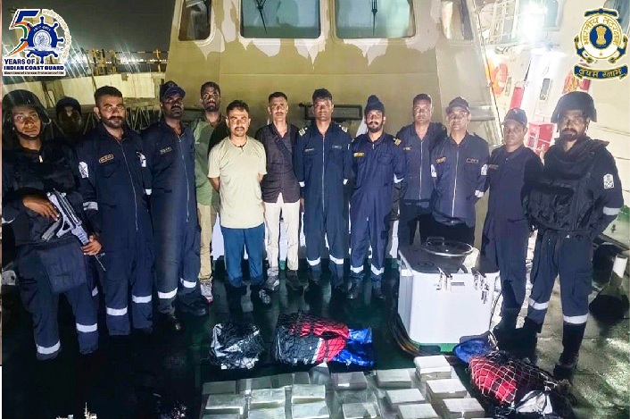 समुद्र के रास्ते ड्रग्स तस्करी की कोशिश नाकाम, मुंद्रा तट पर115 किलो कोकीन जब्त……….