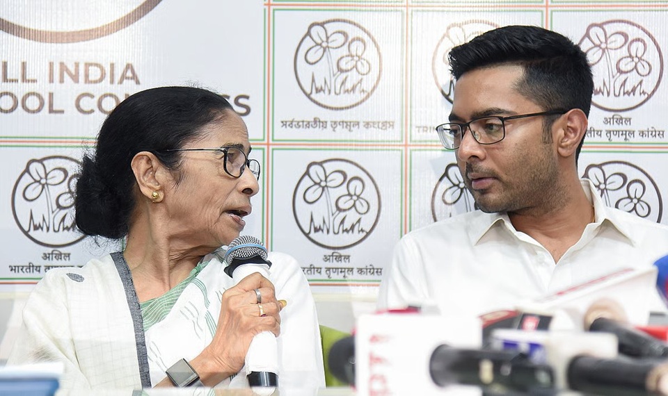 टीएमसी के 20 से ज्यादा सांसदों ने अलग गुट बनाने का किया  ऐलान , बागी गुट ने एनडीए को समर्थन देने की कही बात …………..