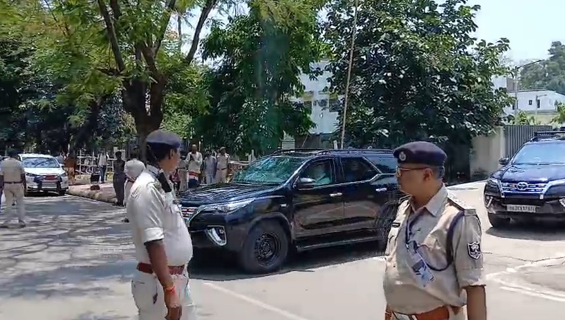 अमित शाह, राजनाथ सिंह कई बड़े नेता पहुंचे गांधी मैदान , प्रधानमंत्री नरेंद्र मोदी रोड शो करते हुए गांधी मैदान पहुंचेंगे…………