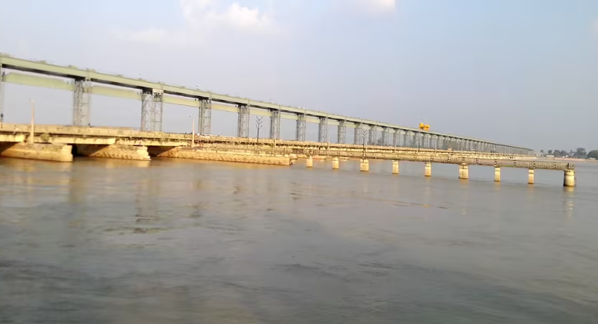 नेपाल में बारिश और बिहार पर मंडराया बाढ़ का खतरा……….