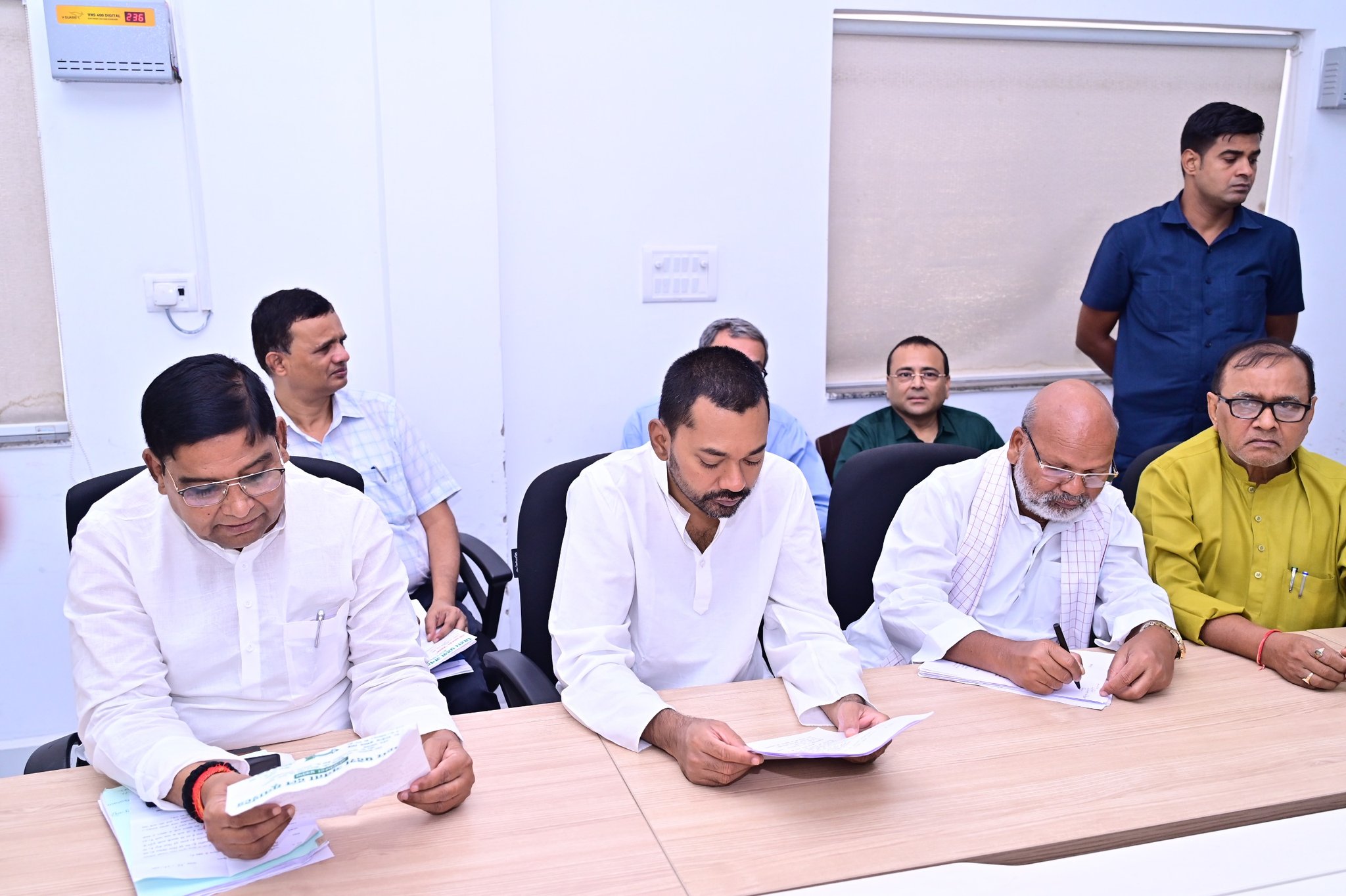 बिहार MLC चुनाव के बीच अचानक दिल्ली रवाना हुए संजय झा और निशांत कुमार