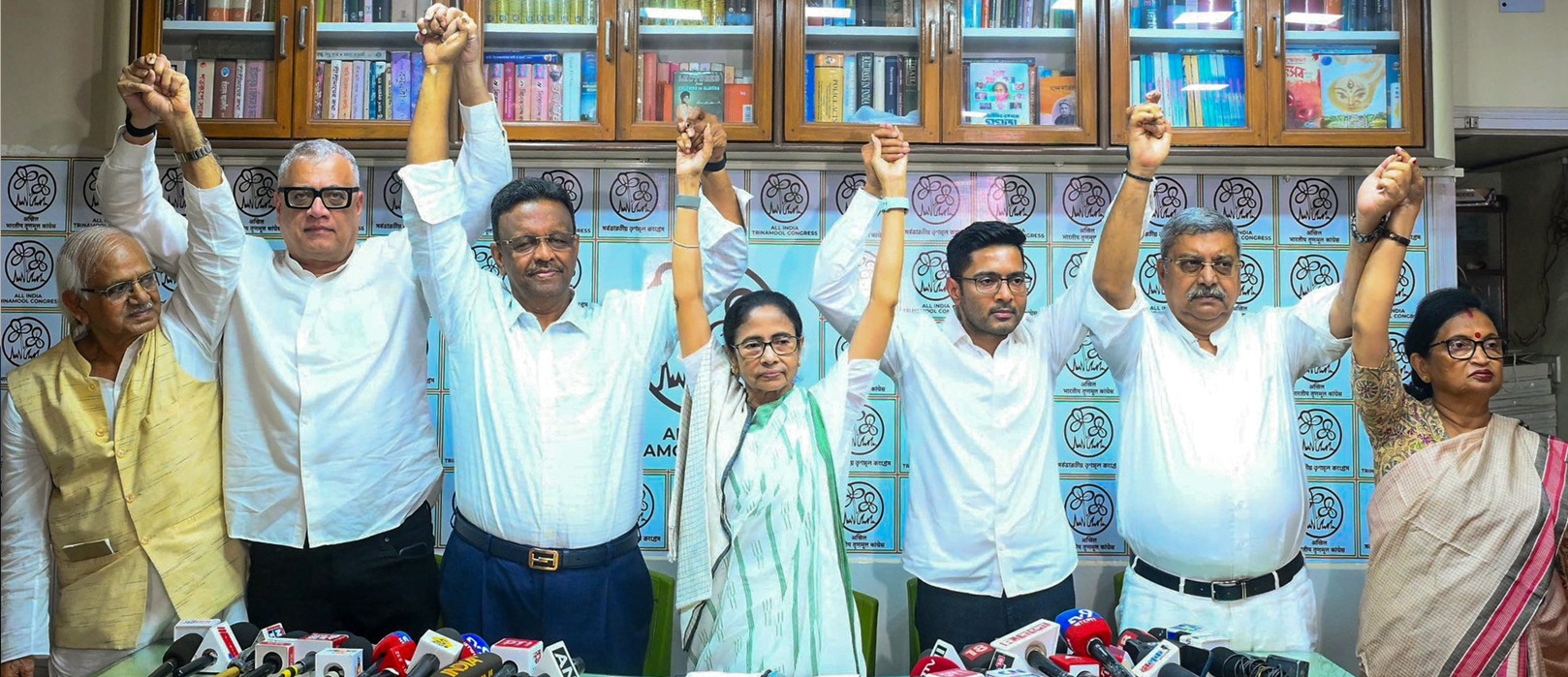 तृणमूल कांग्रेस का टूटना बदलती भारतीय राजनीति का संकेत है…………..