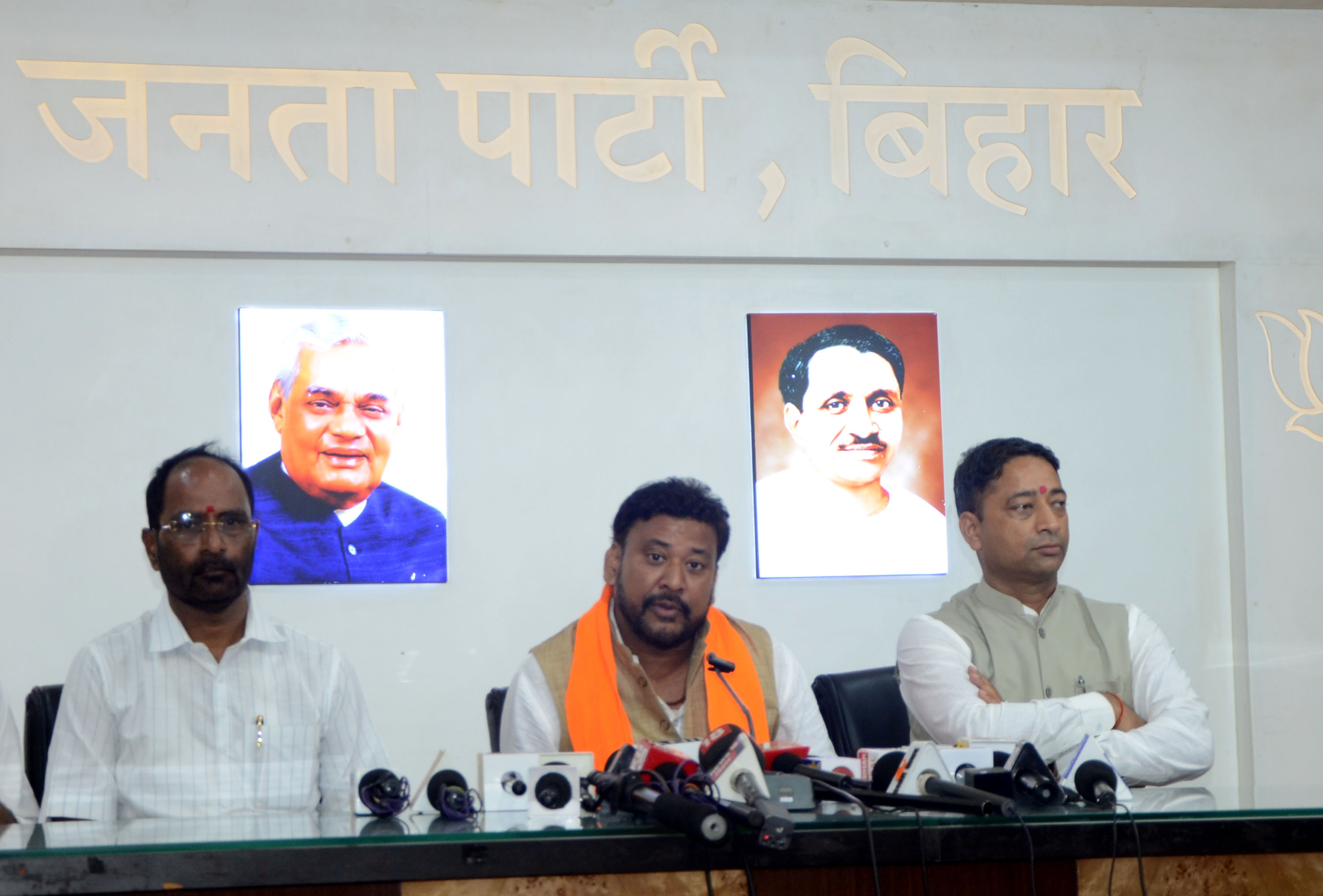 बांकीपुर उपचुनाव: BJP से अब नीरज सिन्हा उम्मीदवार, अभिषेक के पीछे हटने के बाद ऐलान