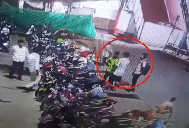 बंटी यादव हत्याकांड में बड़ा एक्शन, 3 दारोगा समेत 4 पुलिसकर्मी सस्पेंड…………..