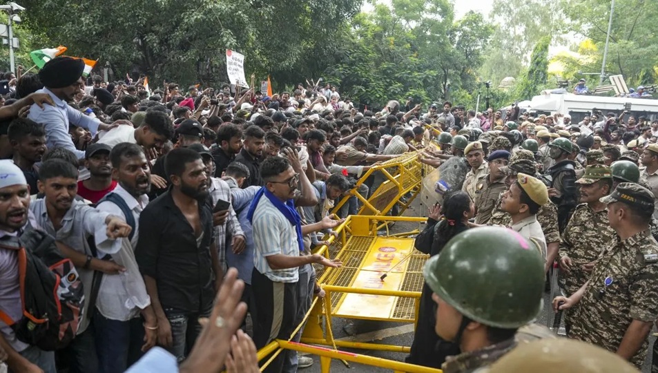 क्या पेपरलीक केवल कानून-व्यवस्था से कहीं अधिक नीतिगत विफलता का परिणाम है ……………….