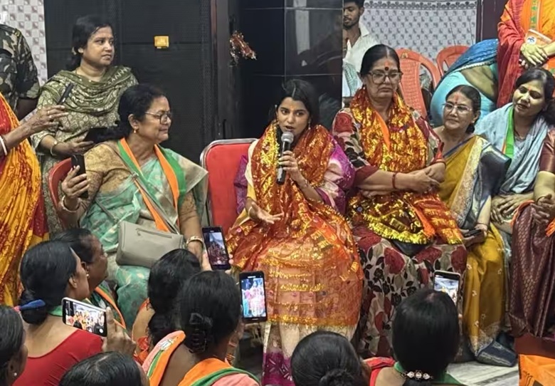 ‘अरे, ये तो गवैया को बुला दिया’……………..