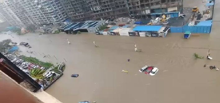 मुंबई की जानलेवा बारिश ,बरसात ने बरपाया कहर ,हादसों में आठ की मौत……………………
