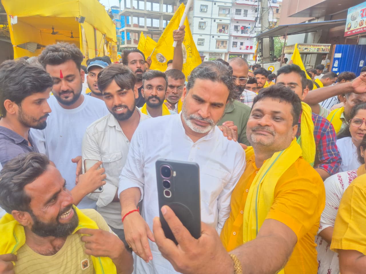 एक आदमी खड़ा है और पूरी BJP कांप रही है……………