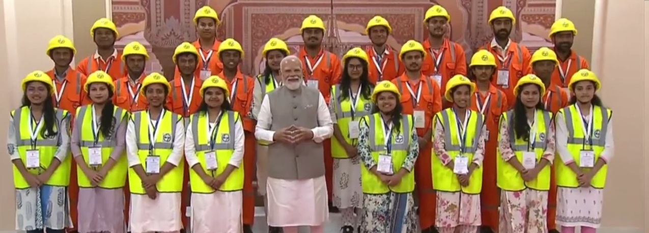 पीएम मोदी आज राजस्थान-गुजरात के दौरे पर 1.06 लाख करोड़ रुपए की विकास परियोजनाओं का देंगे तोहफा ………………