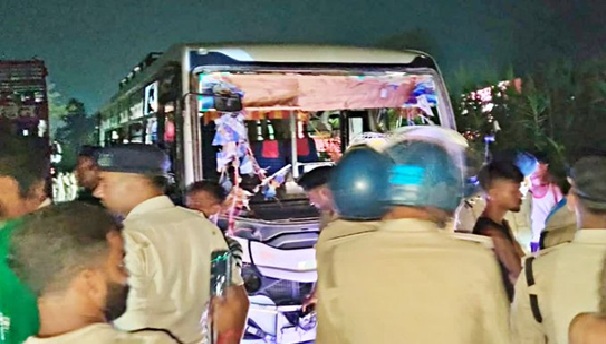 बेतिया में देर रात भीषण सड़क हादसे में 5 लोगों की दर्दनाक मौत…………..