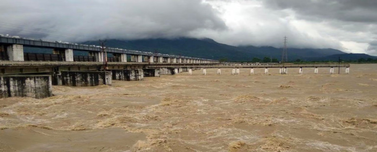 नेपाल के पानी ने बनाए बाढ़ जैसे हालात , क्या टल गई बड़ी तबाही !CM सम्राट बोले- खतरा अभी टला नहीं